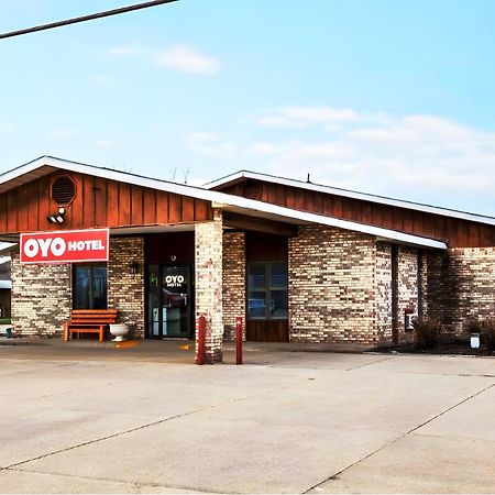 Oyo Hotel Chesaning Route 52 & Hwy 57 מראה חיצוני תמונה