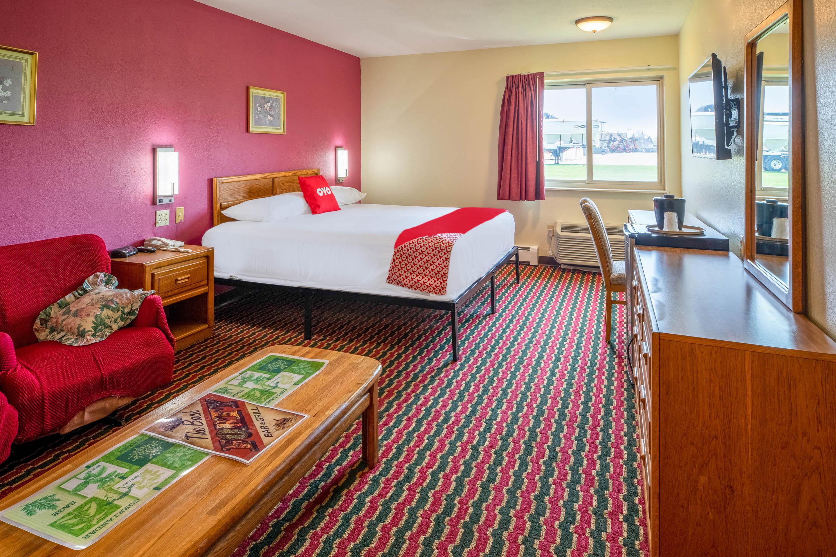 Oyo Hotel Chesaning Route 52 & Hwy 57 מראה חיצוני תמונה