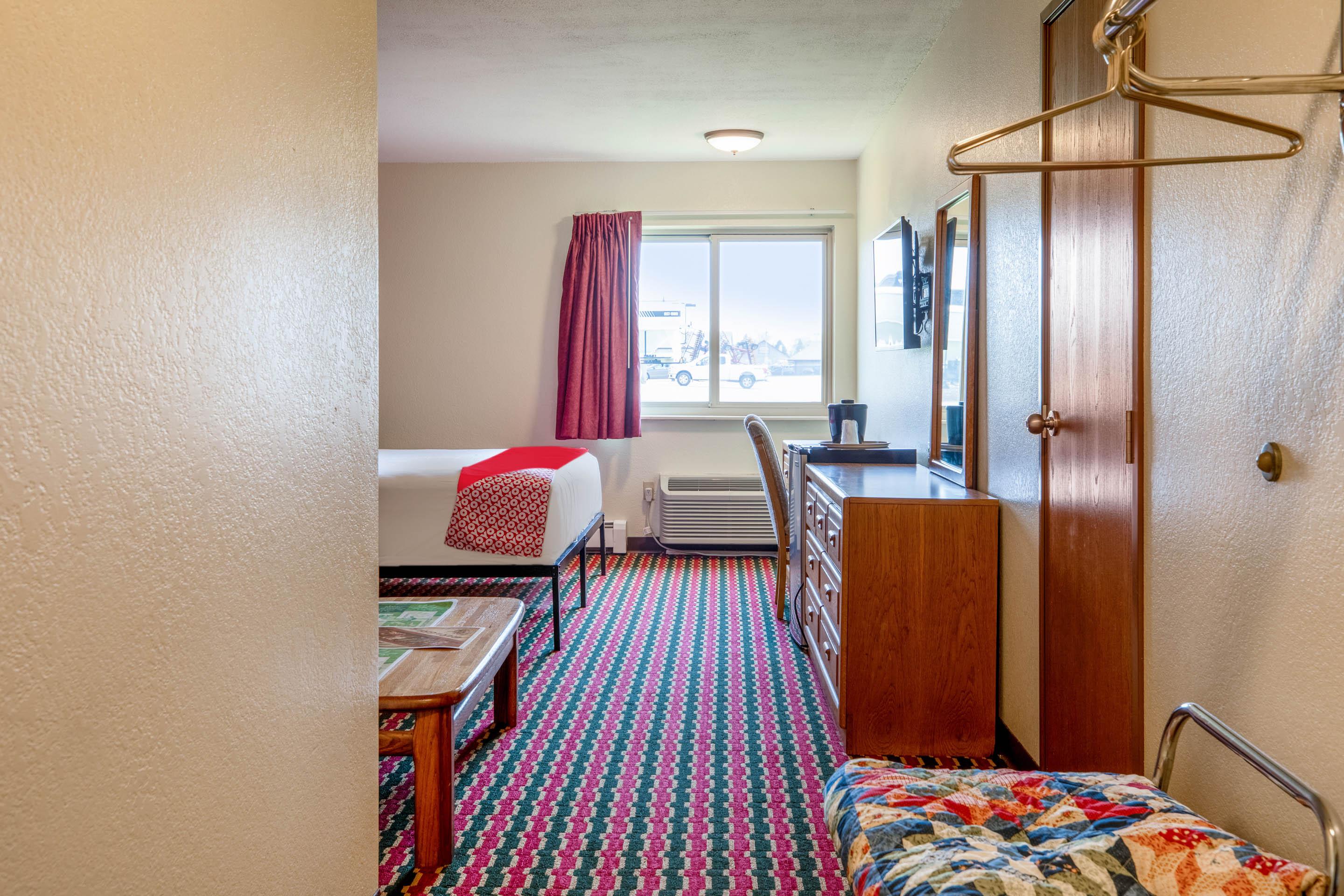 Oyo Hotel Chesaning Route 52 & Hwy 57 מראה חיצוני תמונה