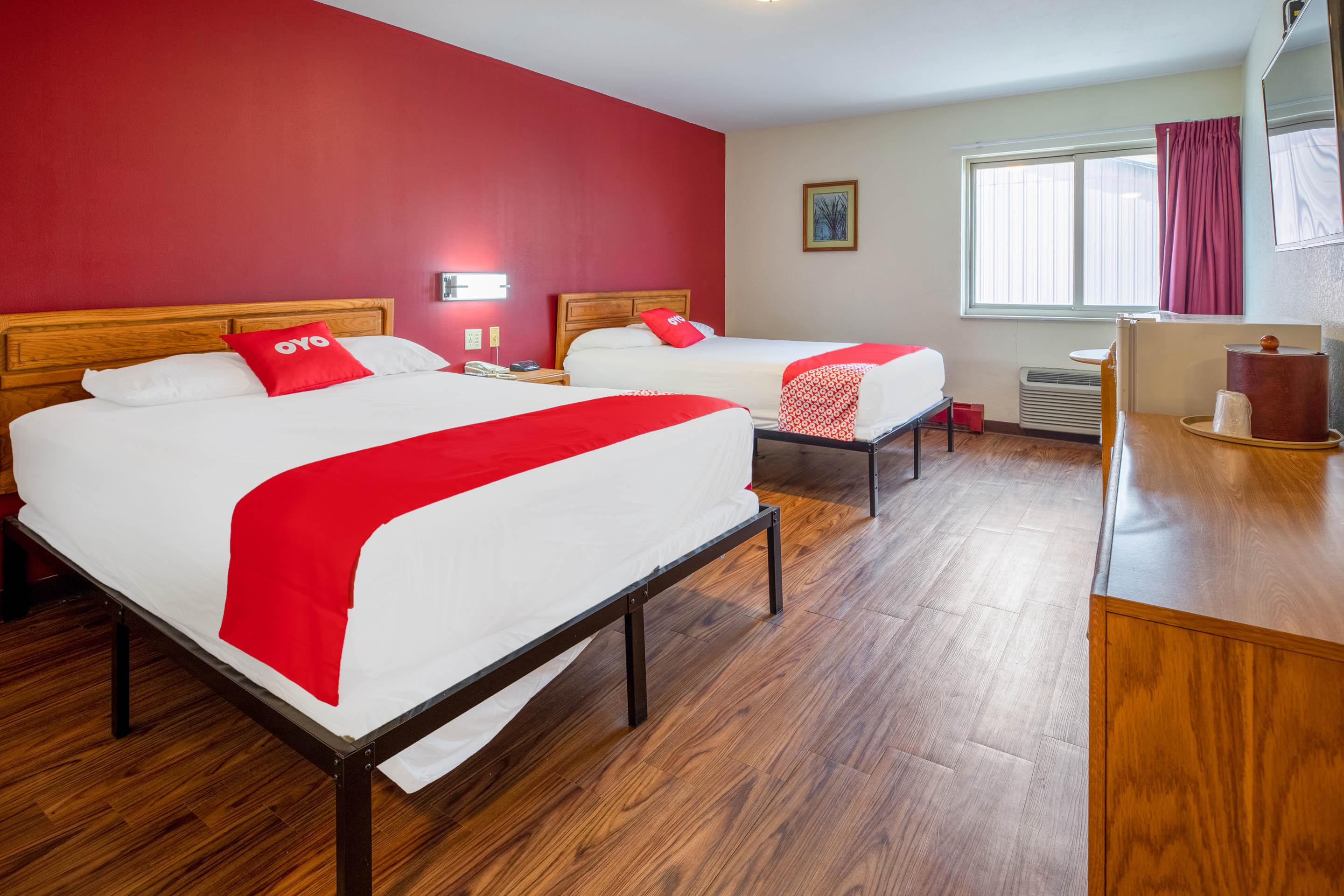 Oyo Hotel Chesaning Route 52 & Hwy 57 מראה חיצוני תמונה