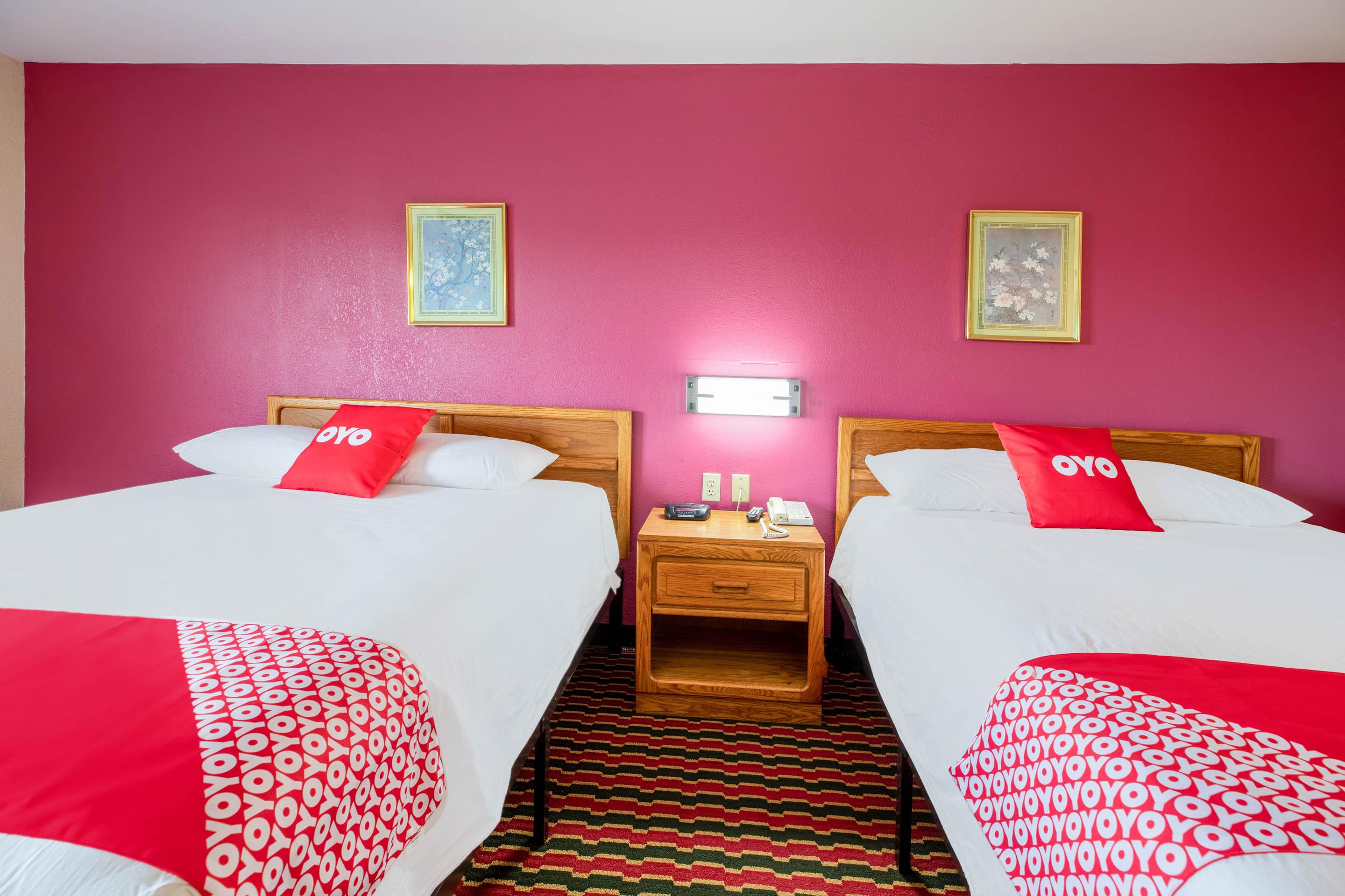 Oyo Hotel Chesaning Route 52 & Hwy 57 מראה חיצוני תמונה