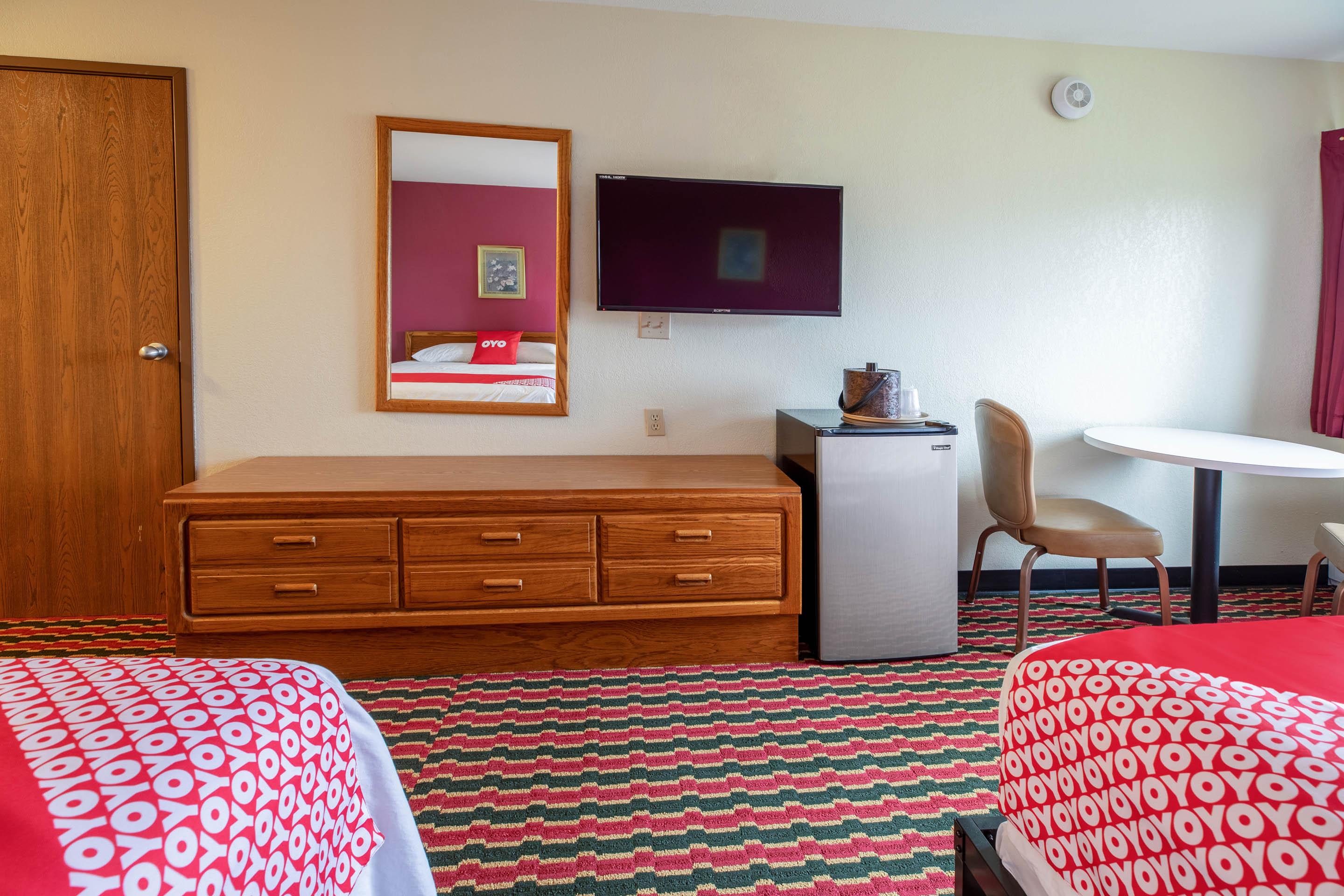 Oyo Hotel Chesaning Route 52 & Hwy 57 מראה חיצוני תמונה