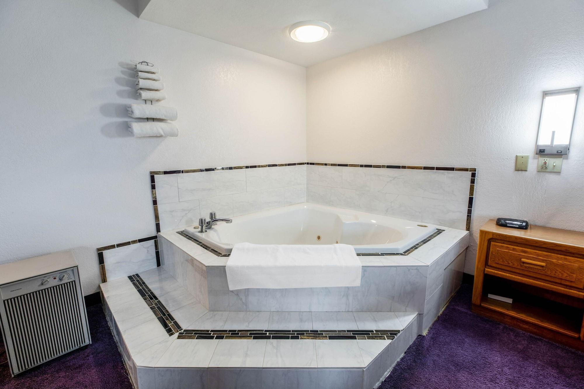 Oyo Hotel Chesaning Route 52 & Hwy 57 מראה חיצוני תמונה