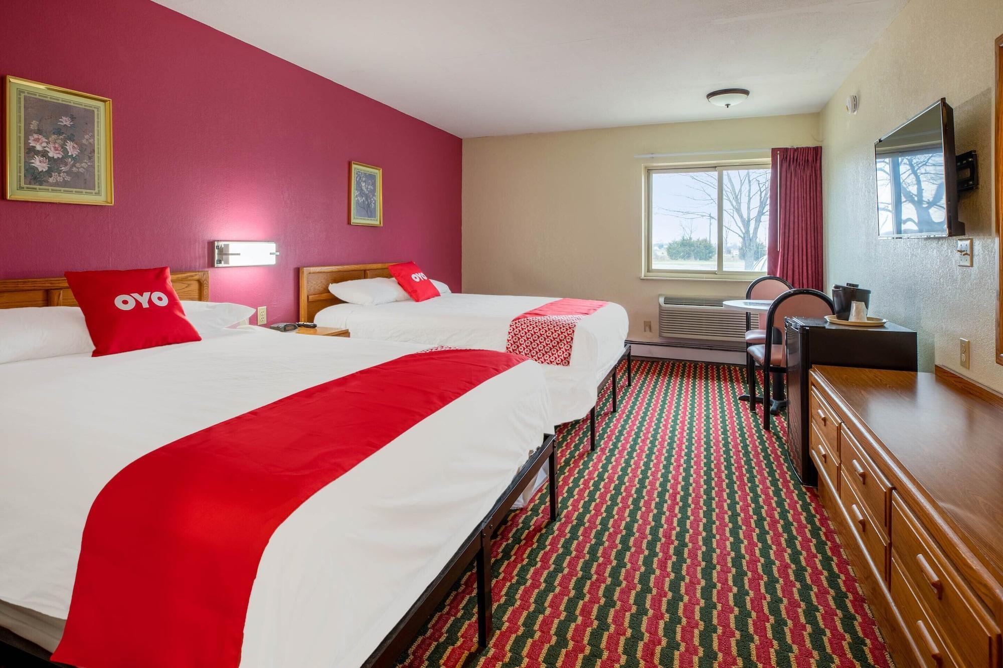 Oyo Hotel Chesaning Route 52 & Hwy 57 מראה חיצוני תמונה