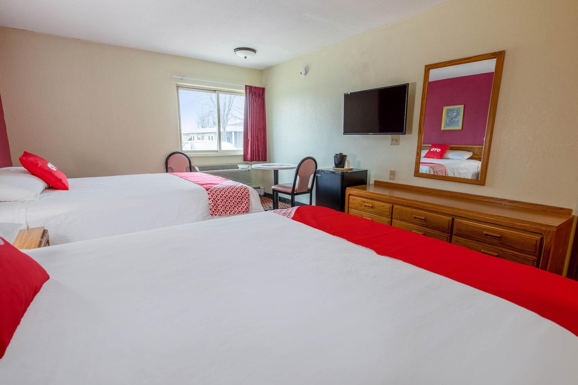 Oyo Hotel Chesaning Route 52 & Hwy 57 מראה חיצוני תמונה