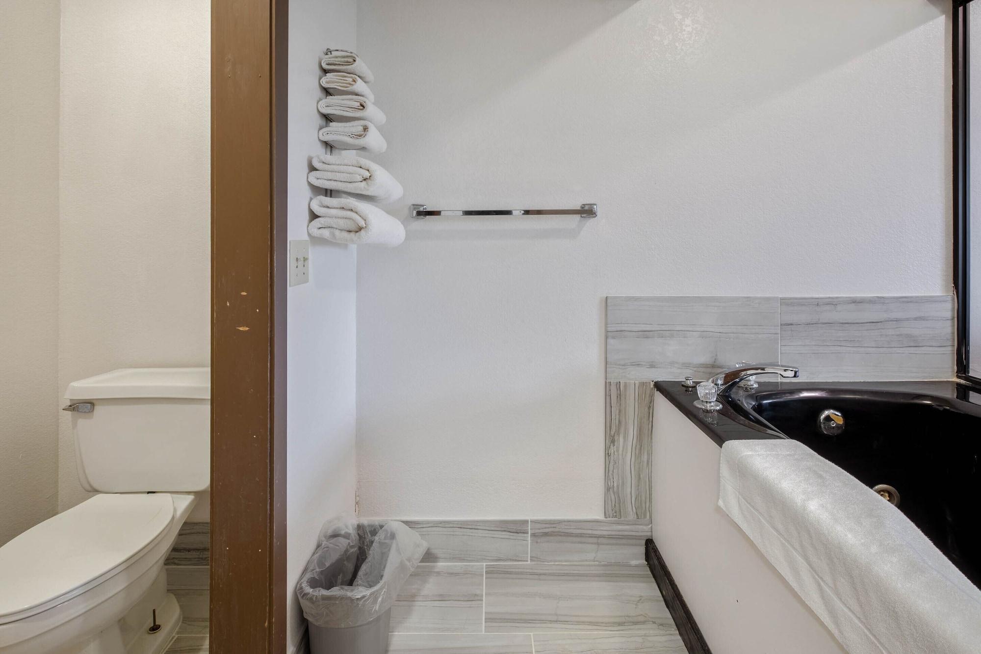 Oyo Hotel Chesaning Route 52 & Hwy 57 מראה חיצוני תמונה