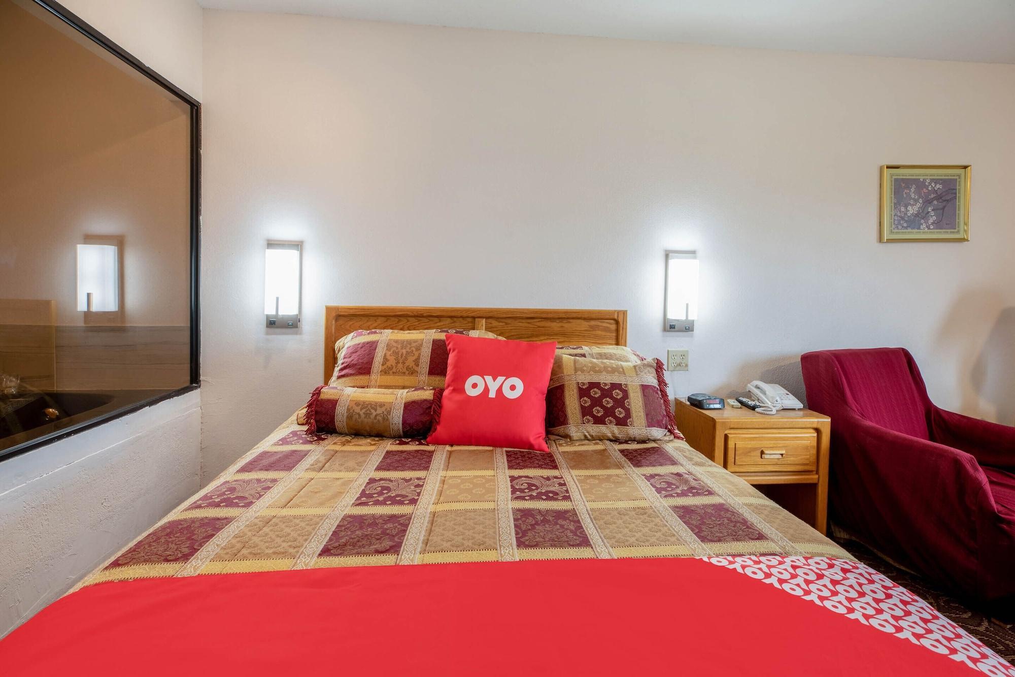 Oyo Hotel Chesaning Route 52 & Hwy 57 מראה חיצוני תמונה