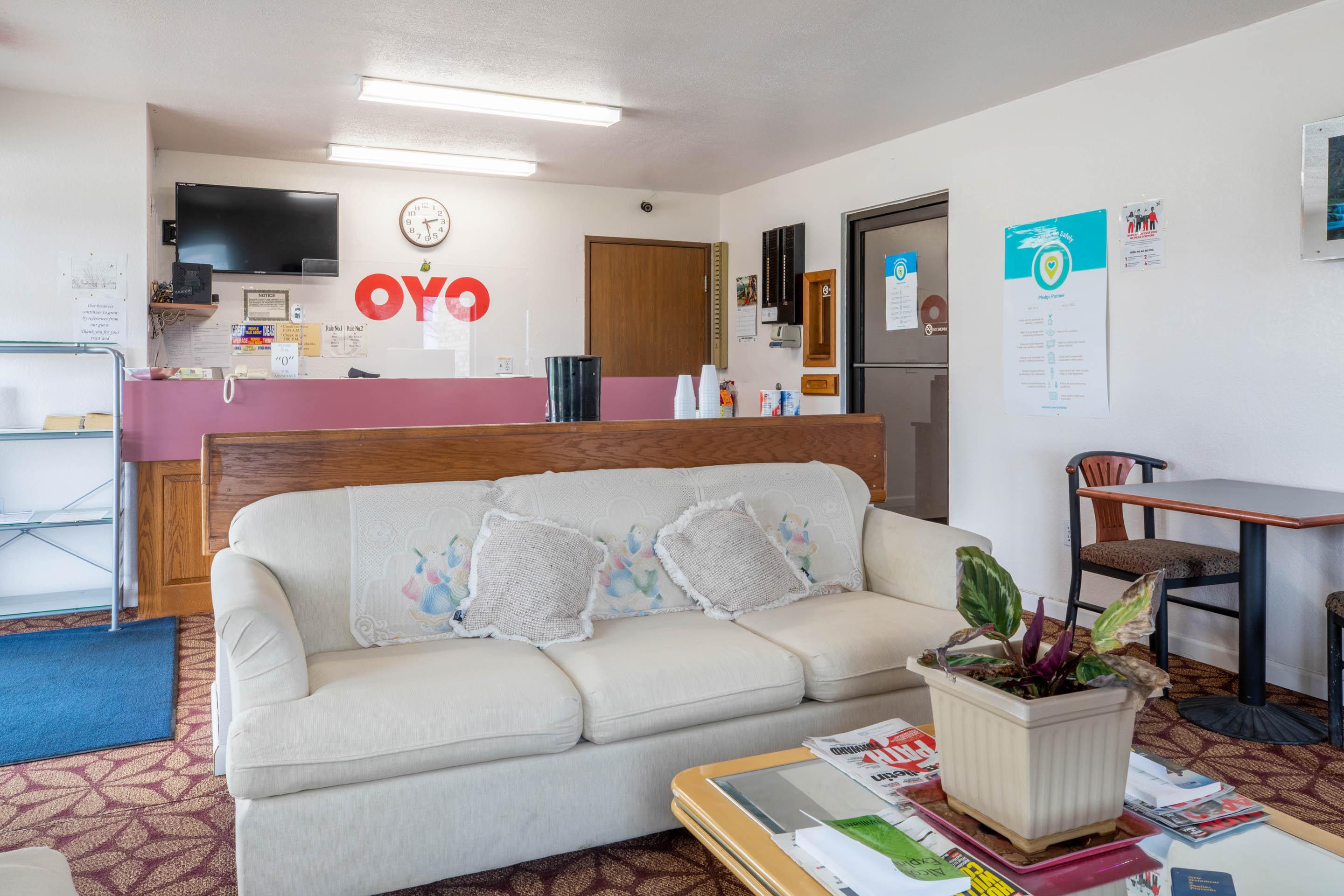 Oyo Hotel Chesaning Route 52 & Hwy 57 מראה חיצוני תמונה