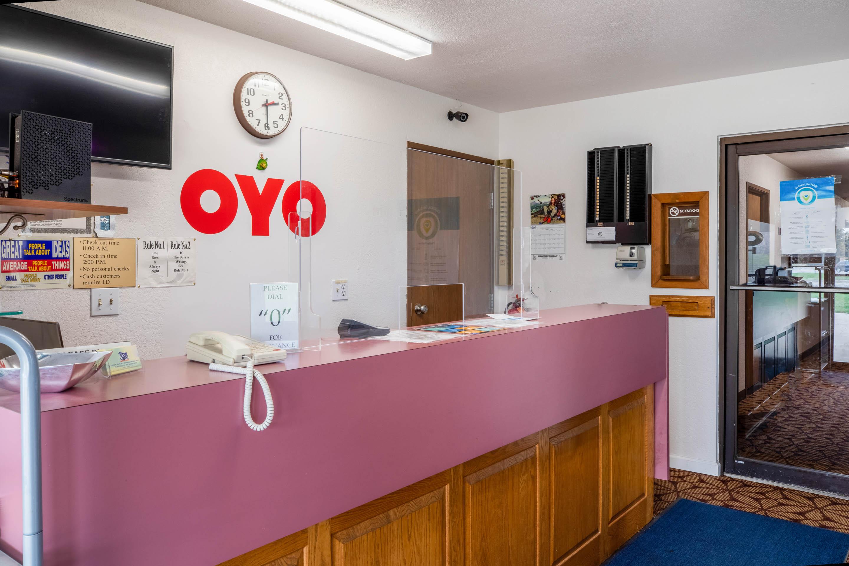 Oyo Hotel Chesaning Route 52 & Hwy 57 מראה חיצוני תמונה