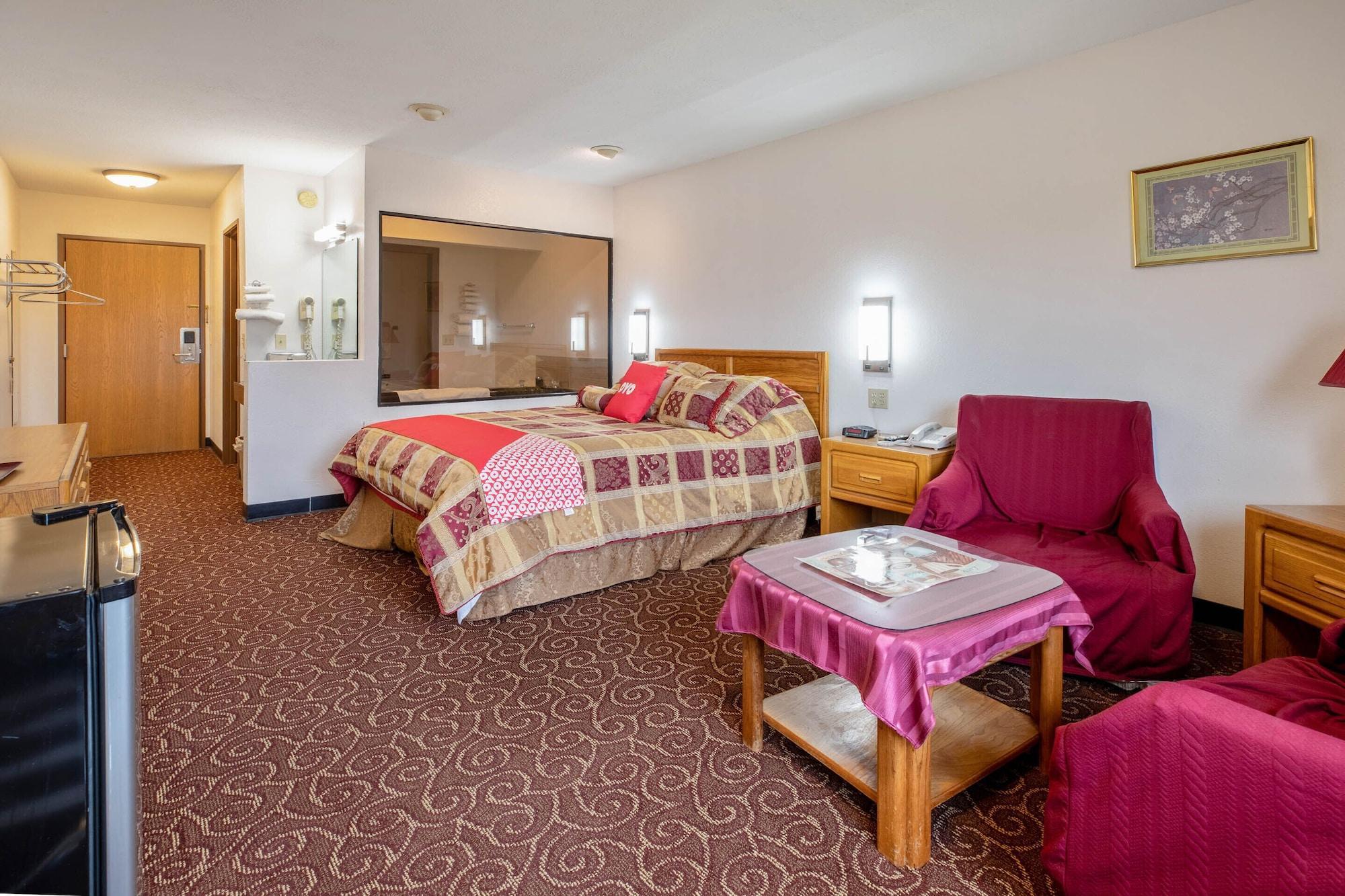 Oyo Hotel Chesaning Route 52 & Hwy 57 מראה חיצוני תמונה